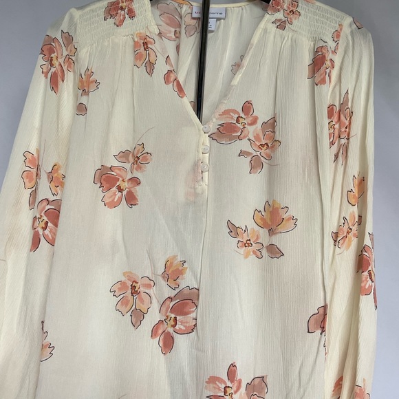 Liz Claiborne women’s size medium color, crema floral, long sleeve‎ lightweight - Picture 3 of 11
